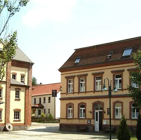Zur Schlossmuehle 2* Borna