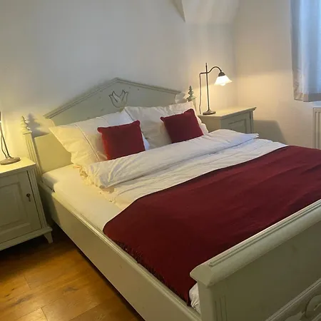 Zur Schlossmuehle 2*