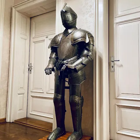 Zur Schloßmühle 2* Borna